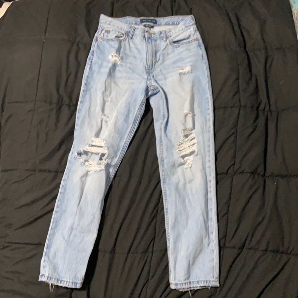 This is a size 2 pair of Aeropostale jeans